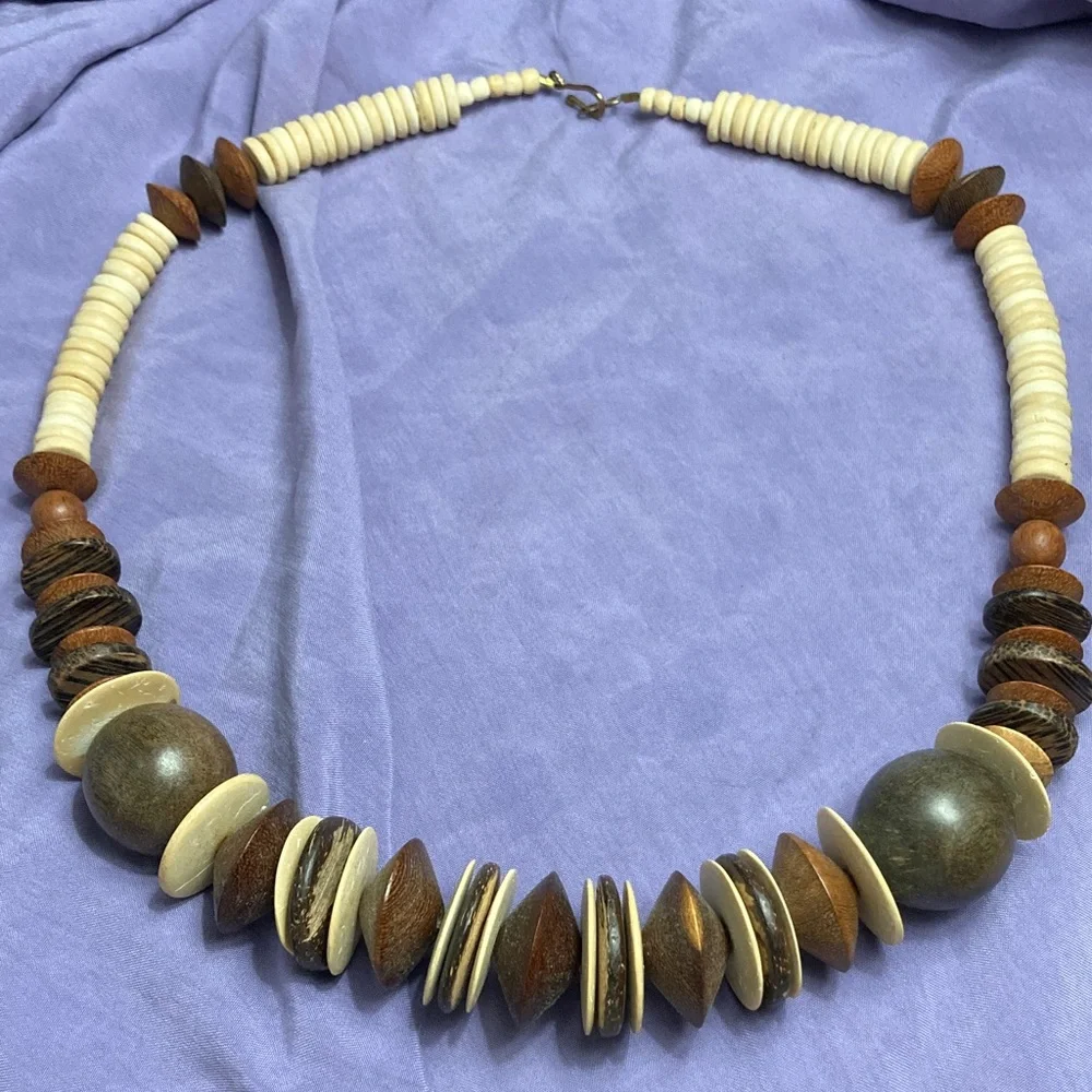 Vtg Boho Artsy Wood Bead and Disk Necklace + Earrings Set (80’s) - Picture 3 of 7